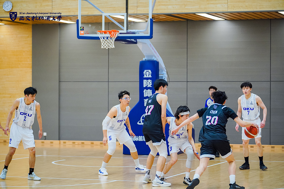 拜仁中场统治比赛